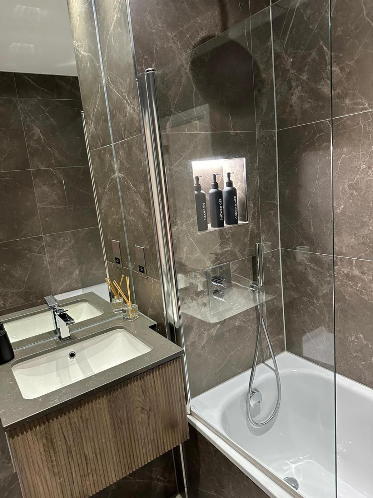 Richardson Deluxe Apartments - 3 Bed London Eksteriør bilde
